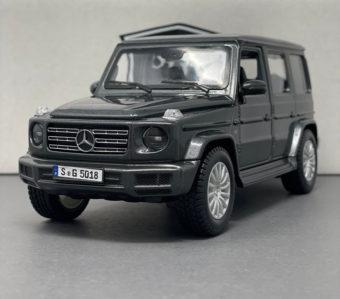 1/18 Mercedes-Benz Mercedes G-Class G63 AMG LV Louis Vuitton Theme