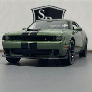 Dodge Challenger SRT Hellcat Widebody - Motormax 1:24 Diecast