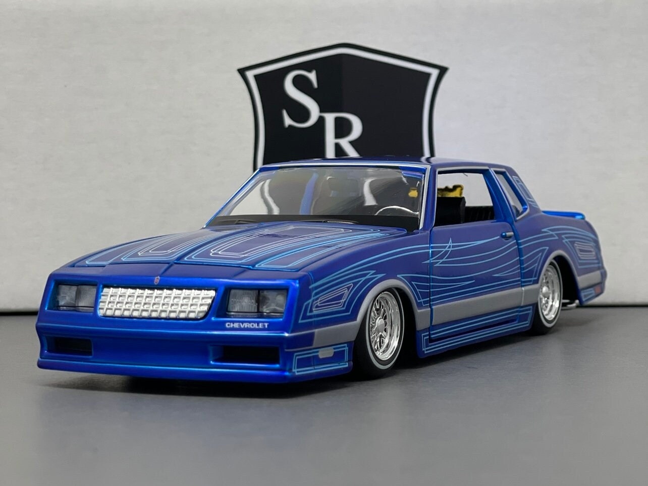 Low Rider Toy Cars Maisto 1:24 1986 Chevrolet Monte Carlo SS