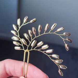 Set of 2 Gold Leaf Hair Pin for Bride and Bridesmaids – Elegant Wedding Hair Accessory – Handmade Gold Bridal Hairpiece