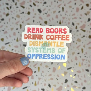 Leia livros, beba café, desmantele sistemas de opressão | Adesivos | Resistência | Presentes | Direitos iguais | Igualdade | Amor | Luta
