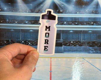 MEHR | Geschenk | Bücher | Fernseher | Eishockey | Romanze | Lektüre | Holländer | Rozanov | Turnhalle | Wasserflasche