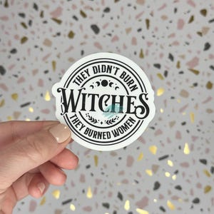 Ze hebben geen heksen verbrand | Stickers | Weerstandsstickers | Cadeaus | Vrouwenrechten | Weerstand | Krachtige vrouwen | Vrouw: