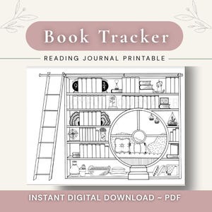 Può includere: Una pagina stampabile di diario di lettura in bianco e nero con una grande libreria dotata di scala, vari libri, oggetti decorativi e un angolo finestra circolare. Il testo recita Book Tracker e Reading Journal Printable.