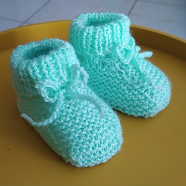 Chaussons pour nouveau-née prématuré tricoté main