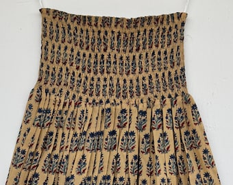 Falda de algodón con estampado de bloques: falda floral beige y azul