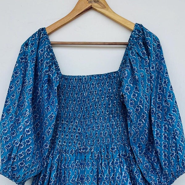 Niebieska sukienka maxi z kwiatowym nadrukiem: sukienka boho z bawełny typu bobin