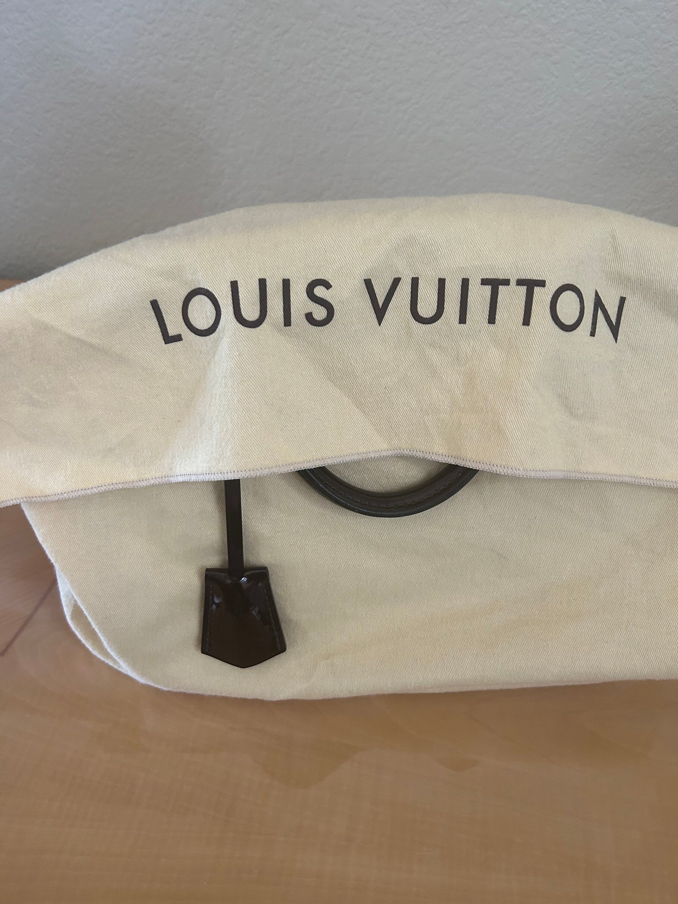 Wear and Tear Review Louis Vuitton Alma bb Vernis (color transfer