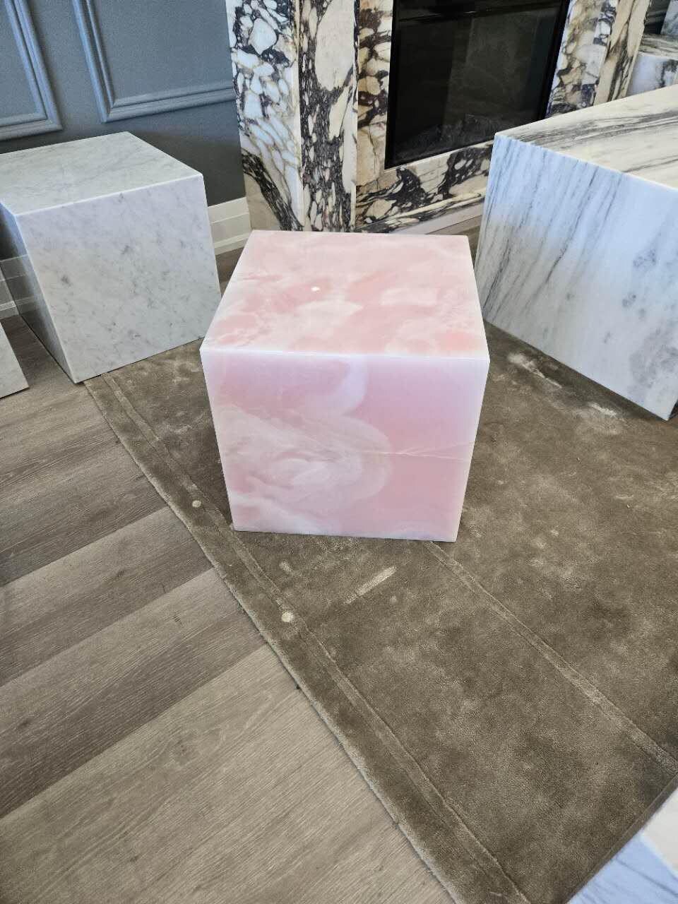 ピンク＆グリーンオニキスサイドテーブル：天然石の台座 - Etsy 日本