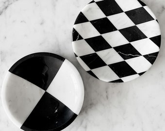 Bandeja de mármol a cuadros hecha a mano: decoración en blanco y negro, regalo para mamá.