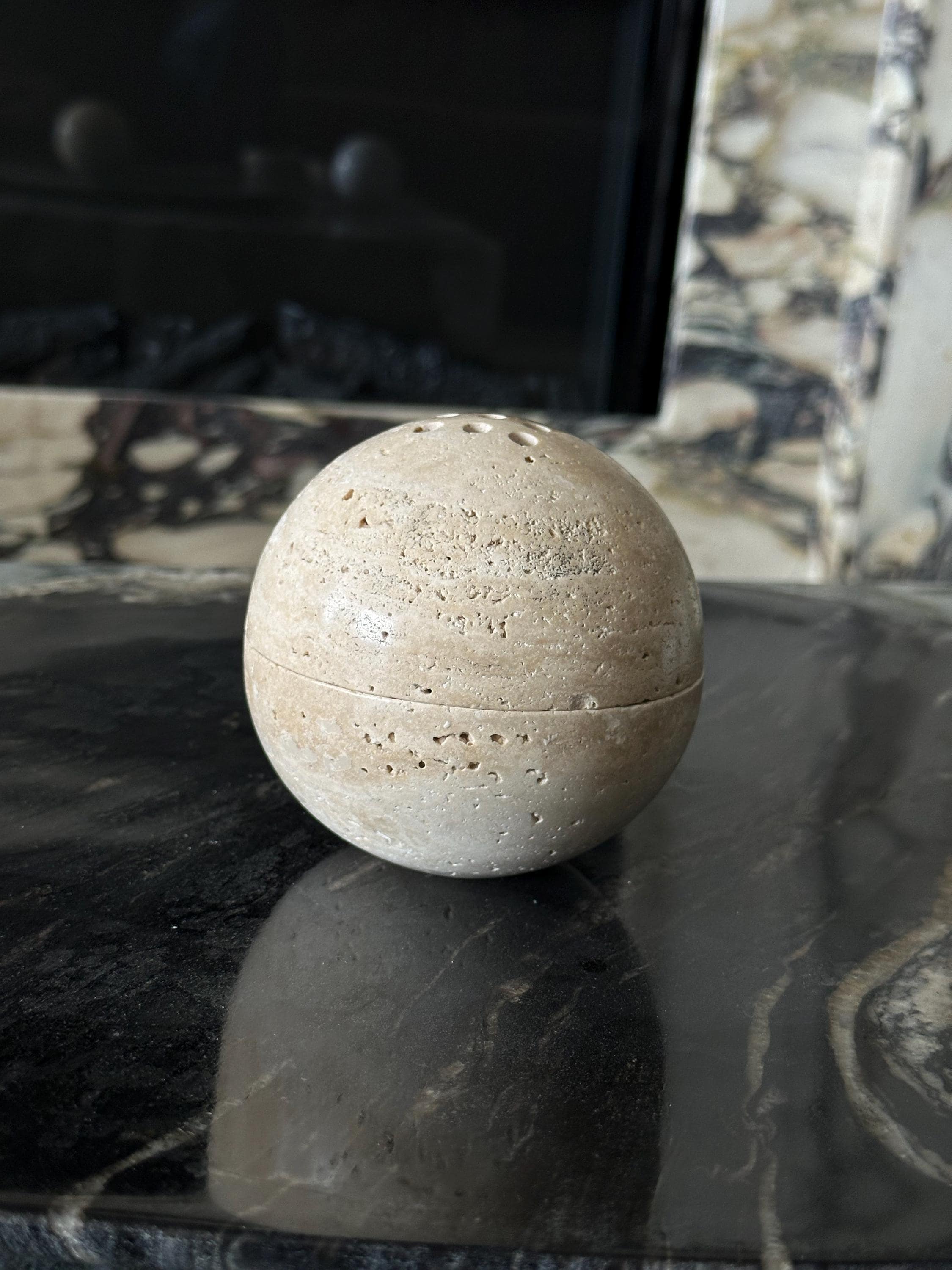Bruciatore D'Incenso In Travertino Naturale Fatto A Mano - Sfera Per Yoga E Meditazione