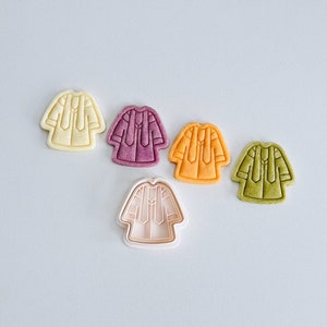 Graduation Gown Cookie Cutter | Grad Robe Cookie Cutter Stamp Set | School-Themed Cookie Cutter | 3D Printed