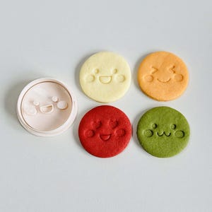 4-Piece Emoji Cookie Cutter Set | Vibrant Happy Face Biscuit Mold | Baking Stamps for Smiley & Heart-Eye Cookies | Food-Safe Plastic