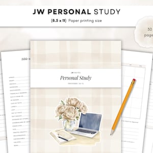 以下が含まれることがあります： 21.59 x 27.94 cmサイズの30ページ構成のJW Personal Study印刷用セット。表紙はベージュのチェック柄で、ガラスの花瓶に入った花束、ノートパソコン、クリップボードが描かれています。テキストにはJW Personal StudyとProverbs 18:15が含まれています。