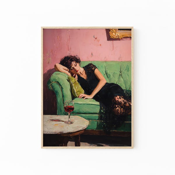 Mujer en un sofá con un martini, pintura al óleo de tonos suaves, decoración de carrito de bar con arte de cóctel, impresión estética, regalo, impresión de arte de pared de moda, WCM8