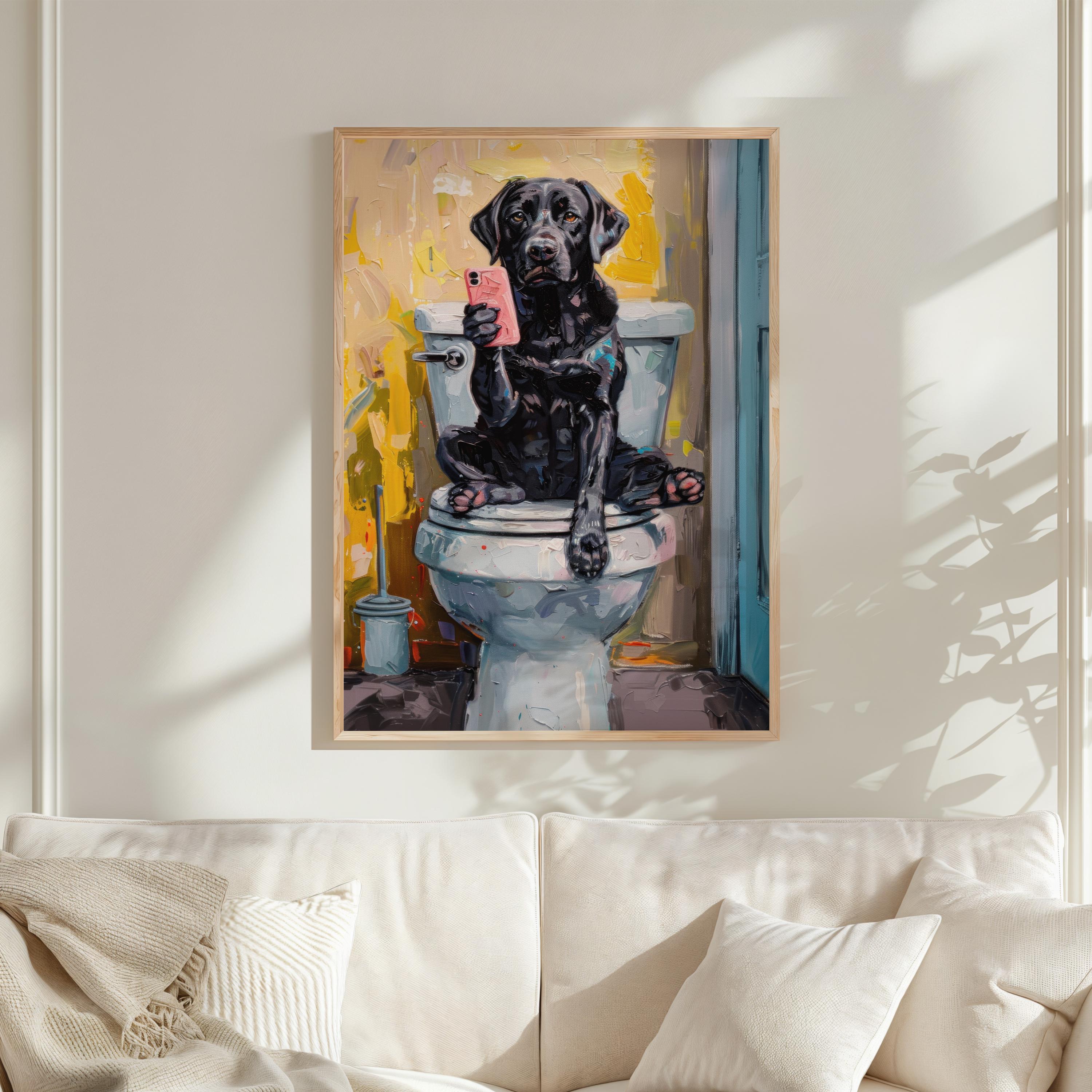 Tableau Toile Chien Labrador Noir Au Téléphone Sur Les Toilettes - Art Mural Humoristique