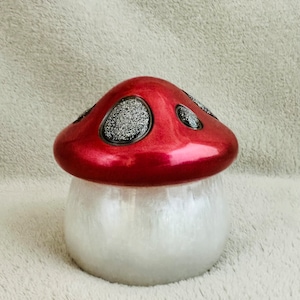 Mushroom Resin Jar, trinket, storage, stash  - Pearlescent