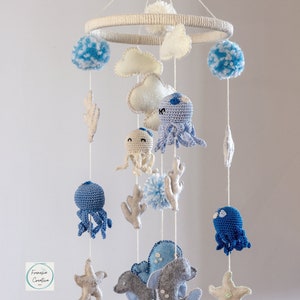 Giostrina per culla tema marino. Giostrina con polpi amigurumi uncinetto. Boy baby mobile. Animali marini in feltro.