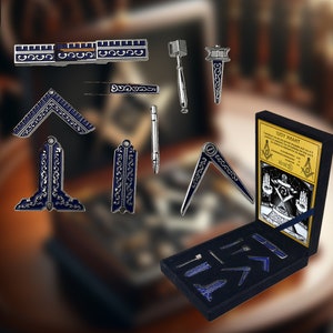 Set met vrijmetselaars-regalia-presentatiegereedschappen - vrijmetselarijcadeau met vierkant en kompassen symbolendoos