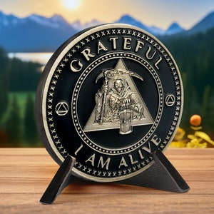 Grateful I Am Alive Sobriety Coin -  Serenity Prayer Token - AA/NA Medallion Recovery Chip  - Anniversary Token Sobriety Gifts for Men Women