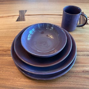 Tessa 20-delige keramische serviesset | Handgedrukt diep paars