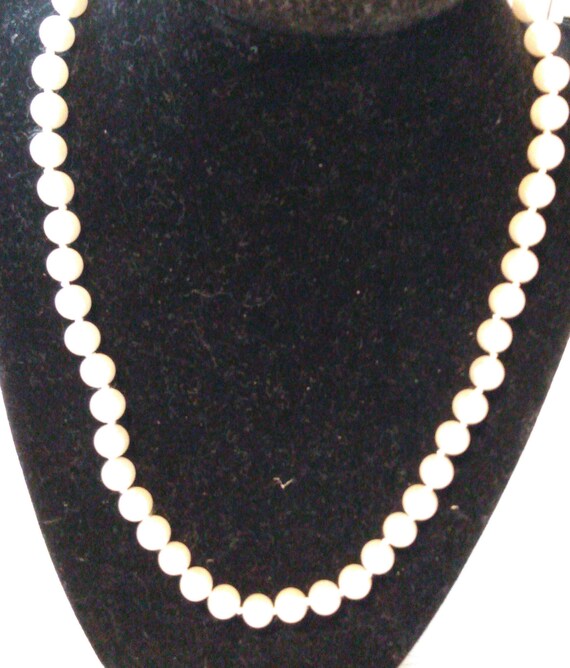 Vintage Single Strand of Pearls , 1950s Gem