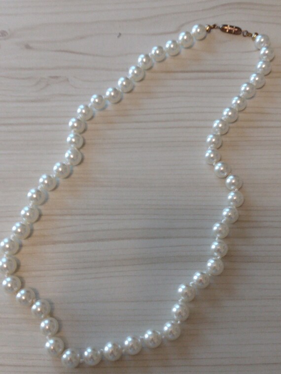 Vintage Single Strand of Pearls , 1950s Gem