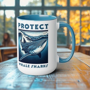 Kubek z rekinem wielorybim - elegancki kubek do kawy z motywem marynistycznym z drzeworytu - prezent dla miłośnika oceanów - wyjątkowe ceramiczne naczynie do picia z motywem podwodnych stworzeń