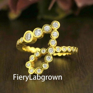 Anillo con letra J de diamante CVD de talla brillante redonda engastada en bisel / Anillo de media eternidad de diamantes / Anillo con letra personalizada / Anillo de bodas de oro amarillo de 10 k