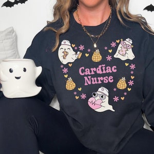 Herz Krankenschwester Sweatshirt, Geschenk für CVICU Krankenschwester, Icu Rn Pullover, Kardiologie Krankenschwester Pullover, Critical Care Einheit Rundhals, Herz-Kreislauf-Einheit