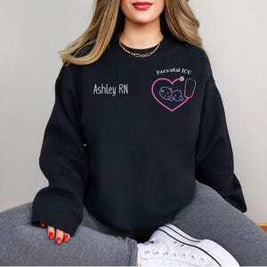 Aangepaste NICU RN Sweatshirt neonatale verpleegkundige pensioen cadeau neonatale Icu trui minimale Nicu ronde hals neonatale verpleegkundige