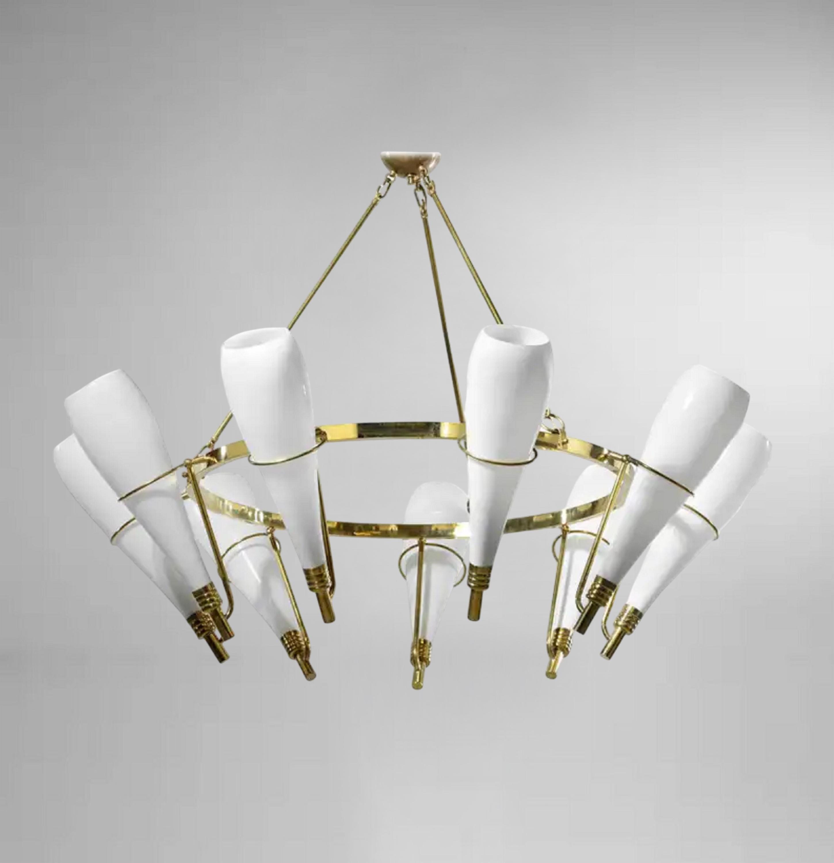 スティルノヴォスタイルの真鍮シャンデリア：ミッドセンチュリーモダン