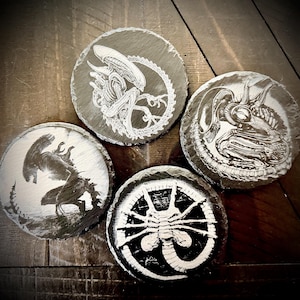 Posavasos - Xenomorfo alienígena grabado en pizarra (juego de cuatro)