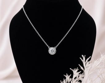 Pendentif solitaire en moissanite de 1 carat : collier avec lunette en or 18 carats ou en argent sterling plaqué rhodium