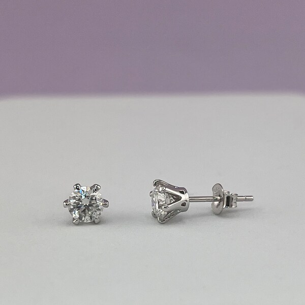 1 Carat Moissanite Rhodium-Plated Round Stud Earrings main image 0