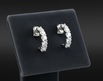 Boucles d'oreilles Huggie Moissanite, petites créoles en argent sterling 925 rhodié (1 CTTW)