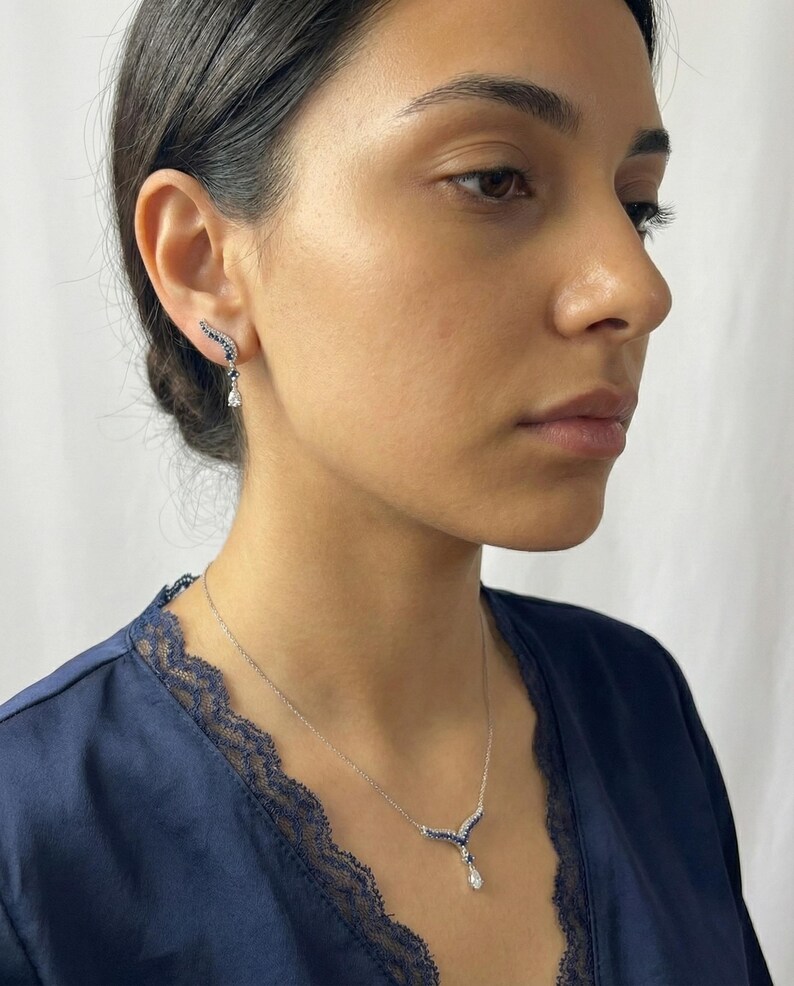 Pendientes trepadores con forma de hoja de zafiro, plata de ley rodiada (azul rey) imagen 3