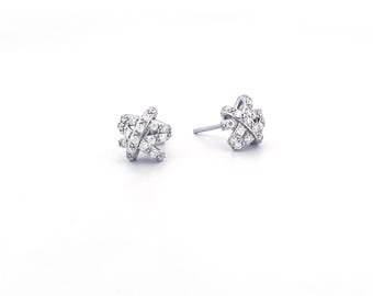Puces d'oreilles noeud Moissanite : argent sterling, plaqué rhodium