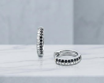 Boucles d'oreilles Huggie pavé de moissanite, mini créoles en argent sterling rhodié