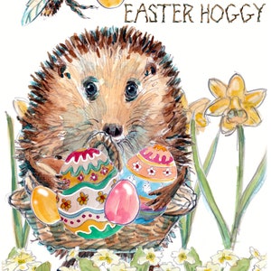 3633 PAASkaart 'Love from the Easter Hoggy' egel met mand met gekleurde eieren, warm broodje en narcissen. Kan worden gepersonaliseerd