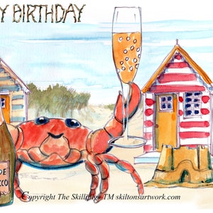 3622 Prosecco HAPPY BIRTHDAY-kaart Krab met fles van het type prosecco en glas bij de kust, zandkasteel, duinen, strandhuisjes. Kan worden gepersonaliseerd.