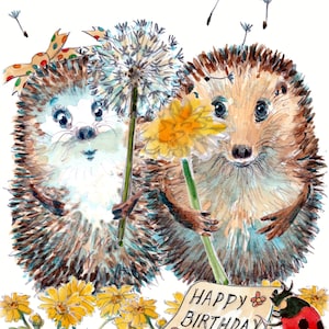 3508 Hindi Feliz aniversário Cartão de felicitações bilíngue em hindi e inglês indiano. Cartão de ouriços com flores de dente-de-leão. Pode ser personalizado