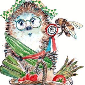 2749 Jardinage Carte joyeux anniversaire. Hérisson femelle maraîcher. Une abeille donne le meilleur badge qui soit. Peut être personnalisé.