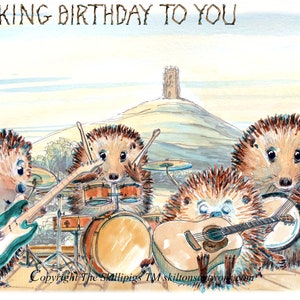 3430 Rockband HAPPY BIRTHDAY-kaart, 'a rocking birthday to you' popgroep op muziekfestival Glastonbury Tor. Kan worden gepersonaliseerd