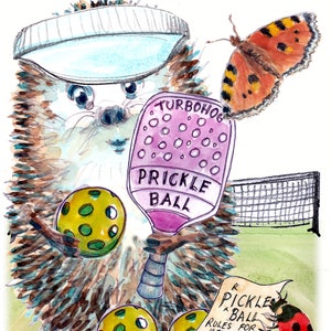 2687 HAPPY BIRTHDAY Karte für eine Pickle-Ball Igel Spielerin auf dem Platz mit Fledermaus , Bällen und Spielregel Schmetterling. Kann personalisiert werden.