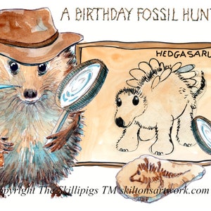 3899 Geburtstagskarte Paläontologe oder Fossilienjäger. Igel-Forscher mit einem Dinosaurier-Fossil.  Kann personalisiert werden.