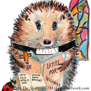 Cartão de Feliz Aniversário 4668 com vigário em latim, bilíngue, padre ou clérigo ouriço masculino e vitral. Pode ser personalizado.