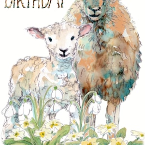 2862 schapen HAPPY BIRTHDAY-kaart. Lente baby lam en moeder ooi schapen met lentebloemen sleutelbloemen sneeuwklokjes. Kan worden gepersonaliseerd