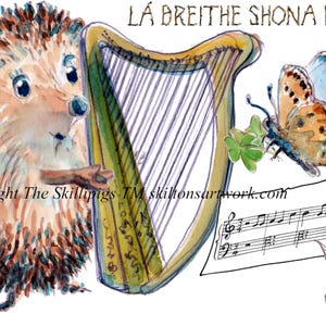 4443 Tarjeta de feliz cumpleaños en idioma irlandés Arpista irlandesa tocando o aprendiendo el instrumento Trébol de Irlanda y música Se puede personalizar