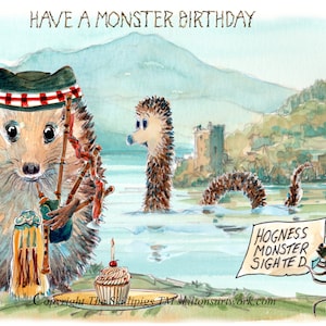 3398 Scottish HAPPY BIRTHDAY Karte, Have a Monster Birthday. Schottischer Dudelsack Igel Loch Ness Monster in Schottland. Kann personalisiert werden.
